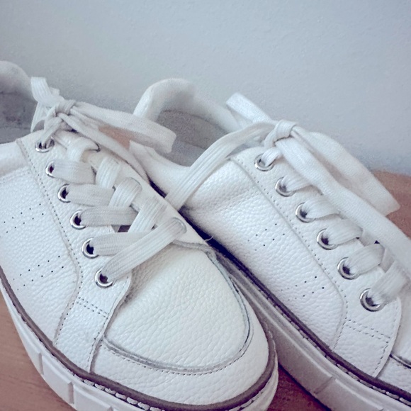 Vince Camuto Sneakers - Picture 5 of 6